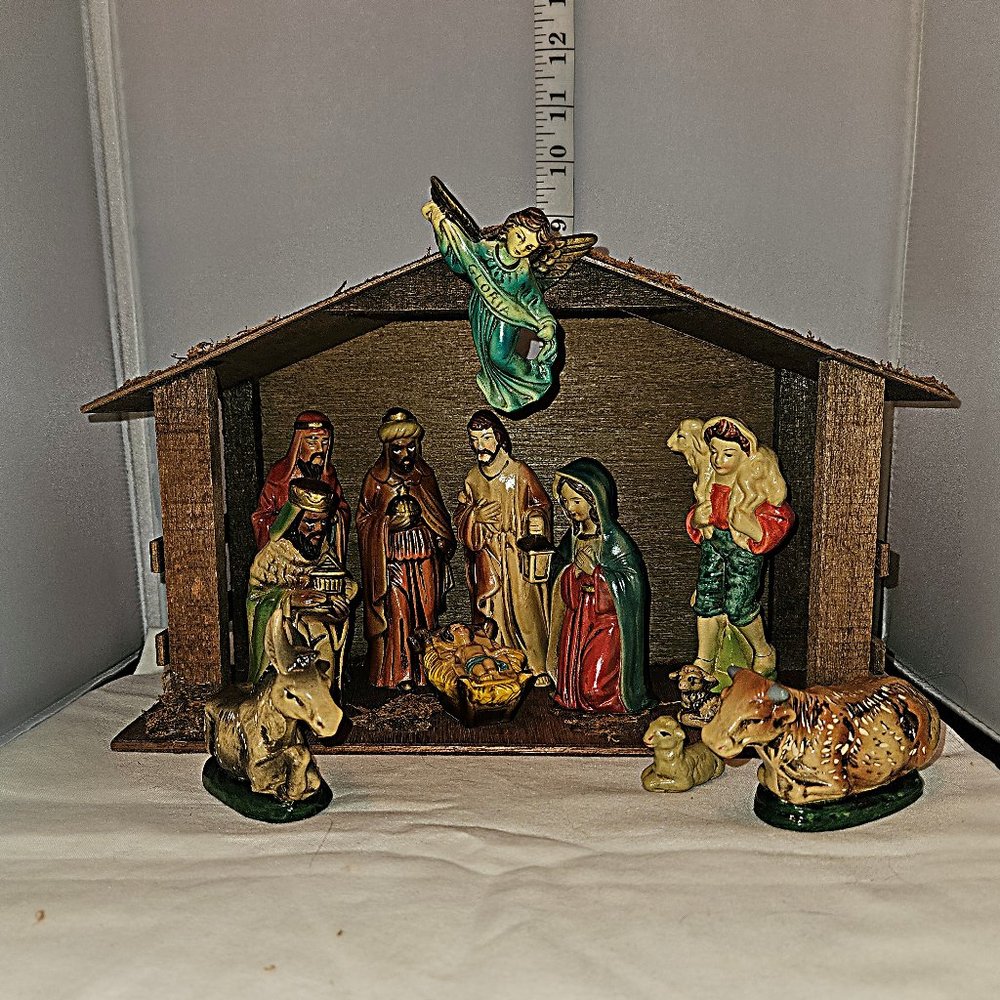 Vintage Nativity Scene with Stable and 12 Figurines ~ Made in Japan
